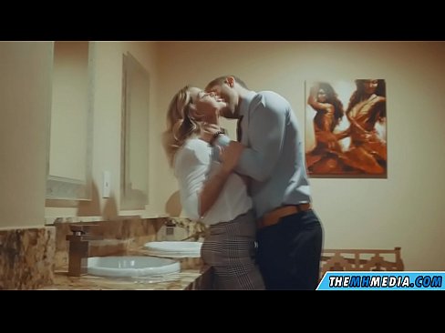 ❤️ Meta blonda busty seduces f'kamra tal-banju pubbliku ❌ Porn ta' kwalità fil-porn mt.rex-porn-com.ru